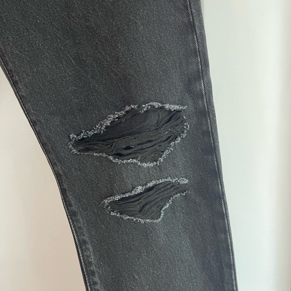 NWOT Levi’s Black Distressed 501 Straight Leg Jeans - 27x30 - Picture 2 of 8